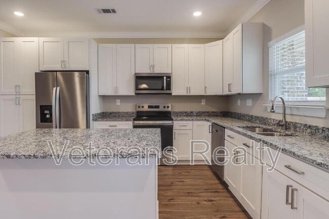 Building Photo - 841 Vee St