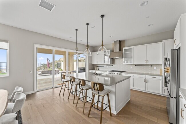 Building Photo - "Spacious Santa Clarita Sanctuary: 4-Bedro...