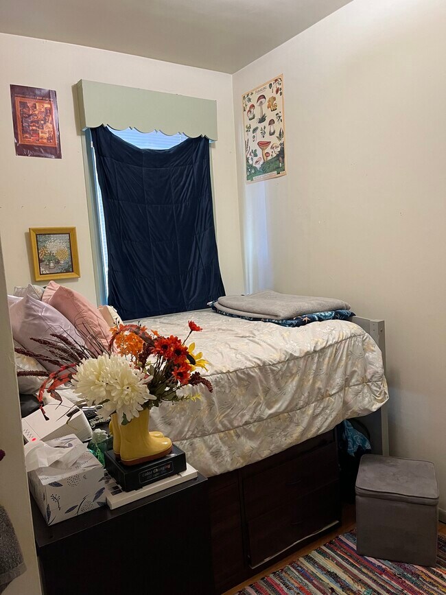 Building Photo - 113 Main St E