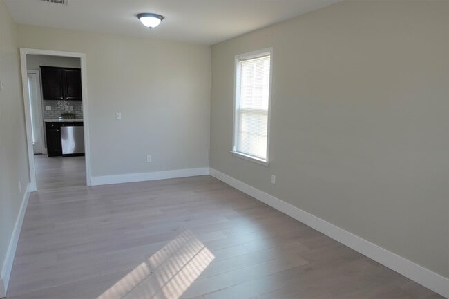 Building Photo - 1002 Whirlaway Cir