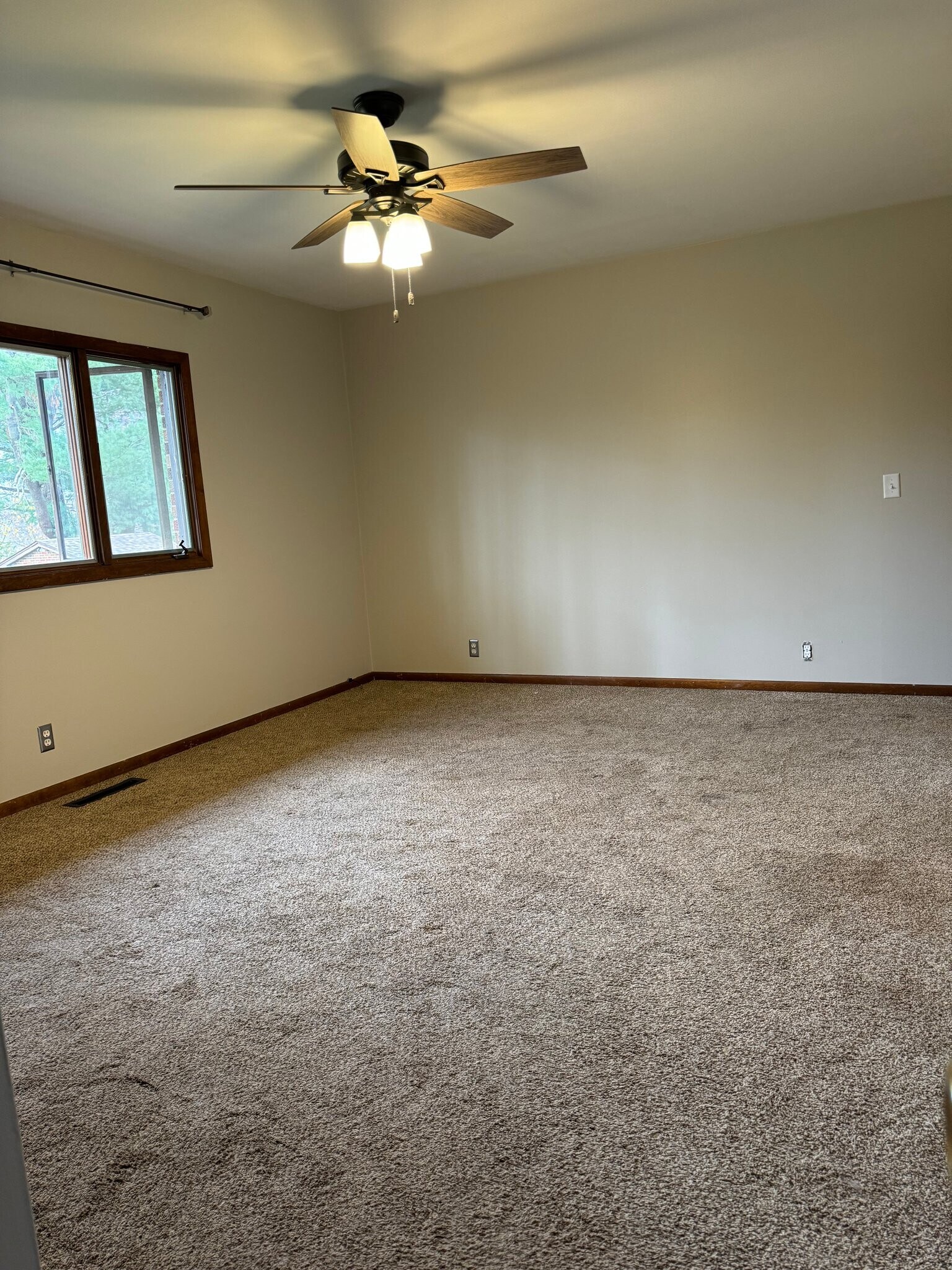 Building Photo - 7118 N Bull Creek Rd