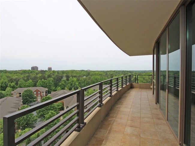 Building Photo - 700 Park Regency Pl NE