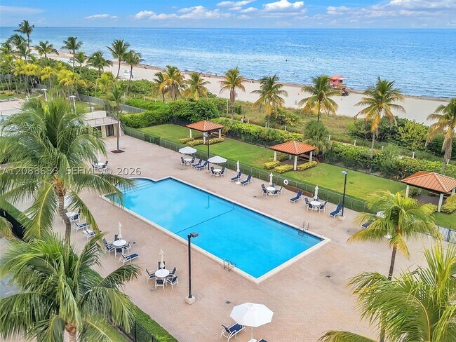 Building Photo - 2625 Collins Ave