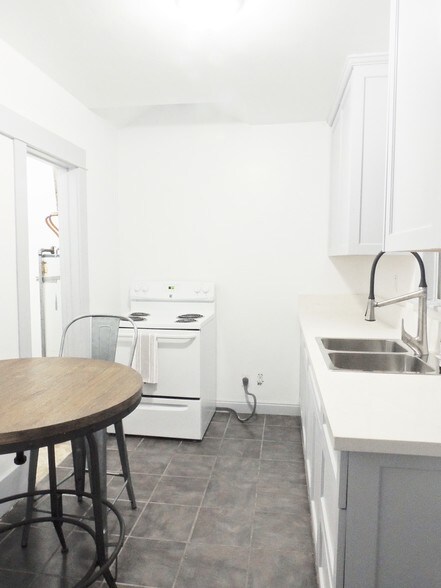 Building Photo - 1654 W 37th St