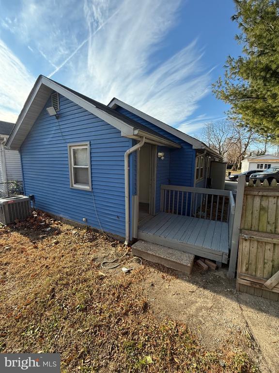 Building Photo - 15 DEMING Ave