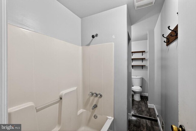 Building Photo - 365 N Prune St