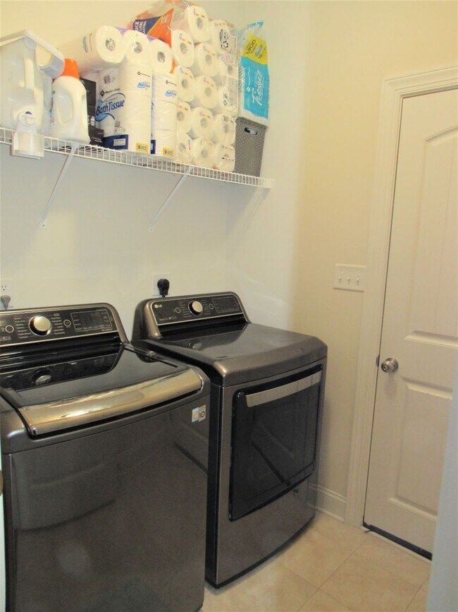 Building Photo - 4 Bedroom 2.5 Bath Onslow Bay