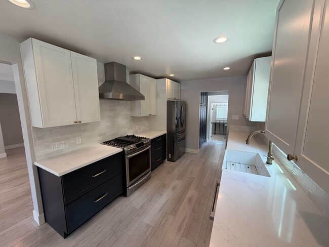 Building Photo - 3 Bedroom | 1.5 Bathroom | Single-Family Home