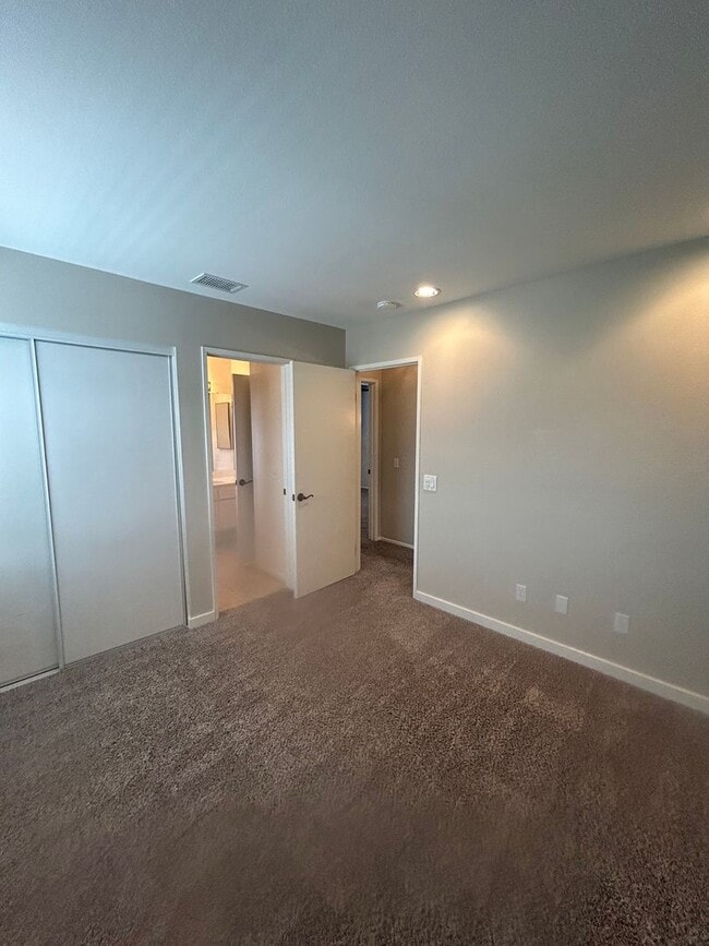 Building Photo - Remodeled Home for Rent in Corona – Sunroo...