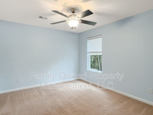 Building Photo - 159 Meadow Wood Rd