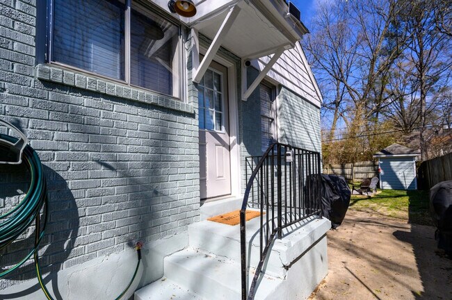 Building Photo - 3550 Barwood Cir