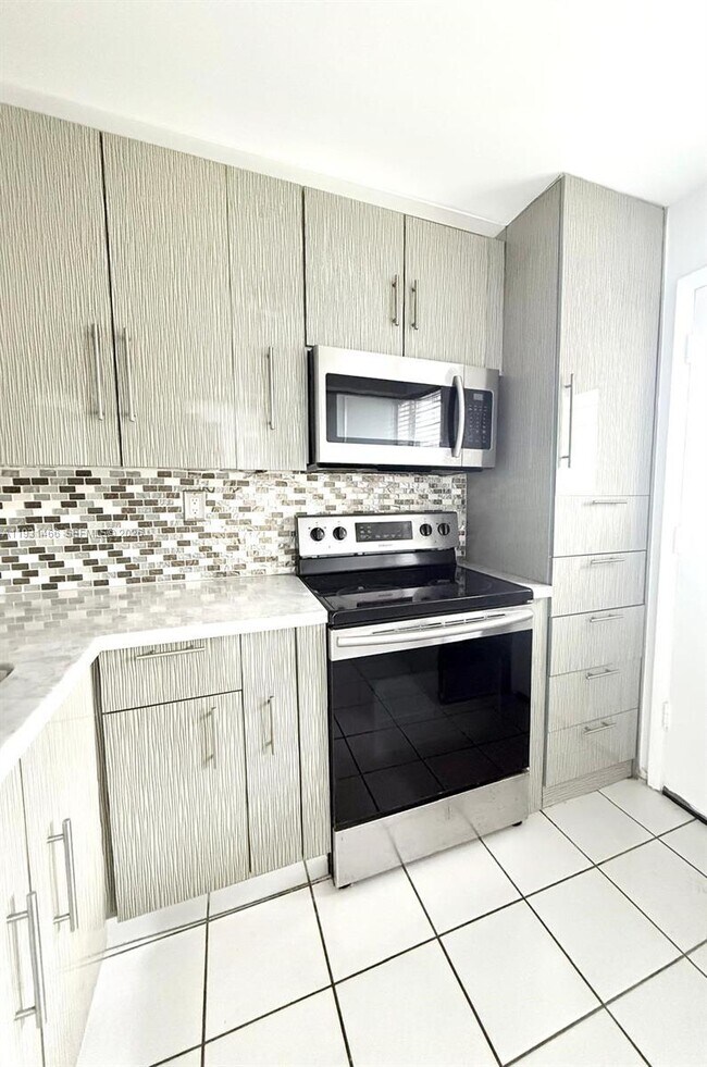 Building Photo - 1601 NE 191st St