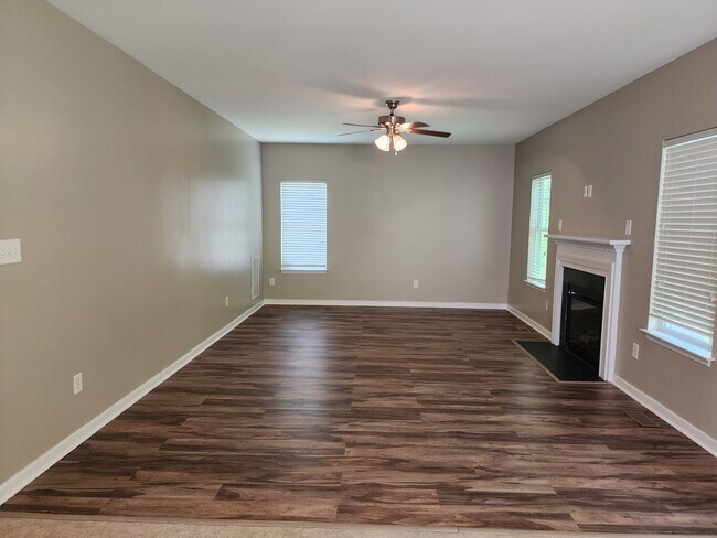 Building Photo - Beautiful Spacious Home in Huntington Place!