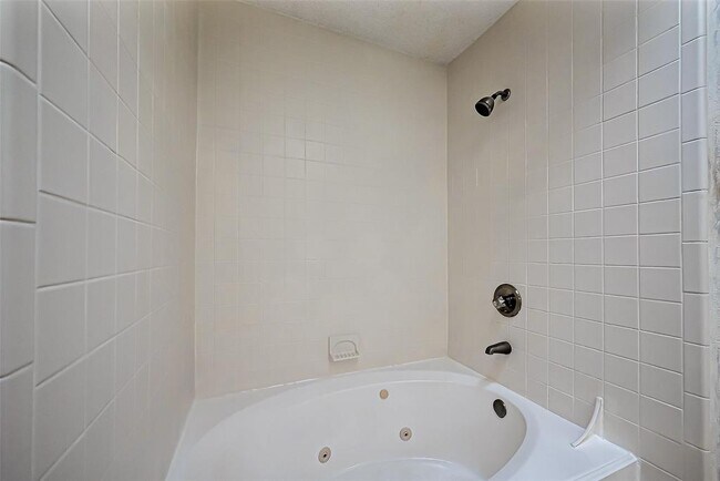 Building Photo - 15030 St Cloud Dr