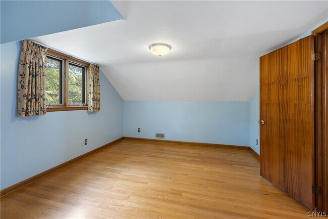 Building Photo - 444 Buckingham Ave