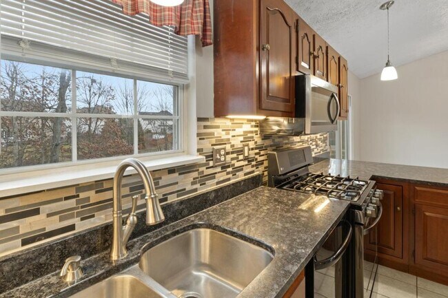 Building Photo - 359 Montgomery Cir