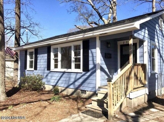 Building Photo - 203 Red Oak St