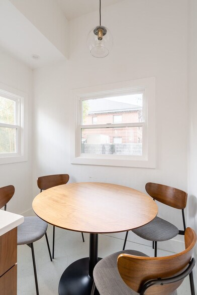 Building Photo - 1425 SE 41st Ave