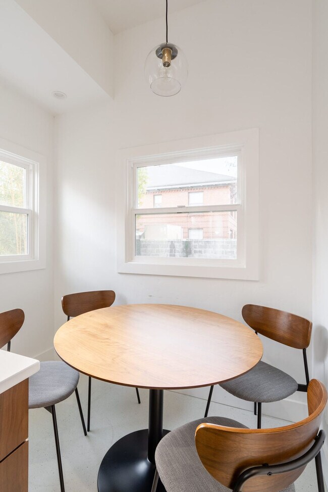 Building Photo - 1425 SE 41st Ave