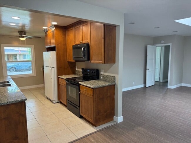 Building Photo - Newly Renovated 4 Bedroom 2 Bath home, wit...
