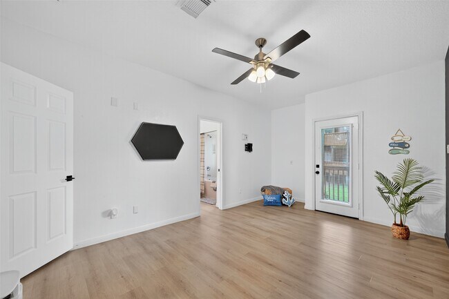 Building Photo - 803 Davis Rd