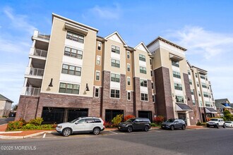 Building Photo - 165 Pavilion Ave