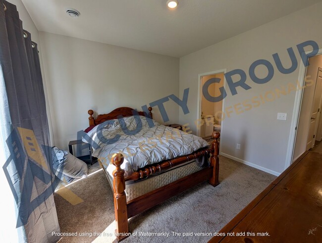 Building Photo - 501 Redwood St N