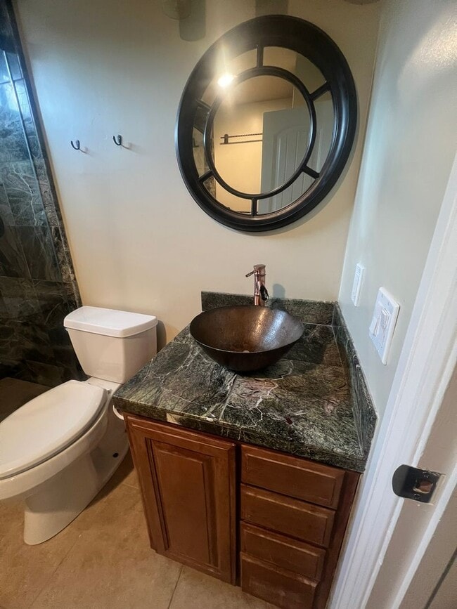 Building Photo - Cozy three bedroom two bath in Lake Wildwood