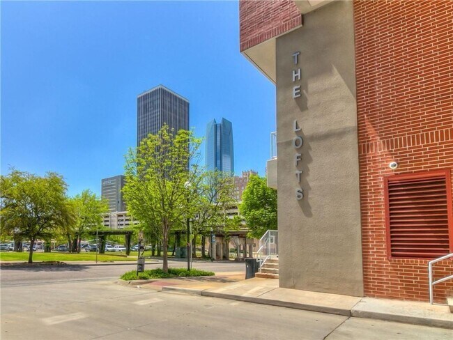 Building Photo - 1 NE 2nd St