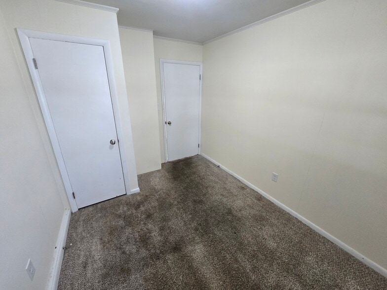 Building Photo - 146 Carver St