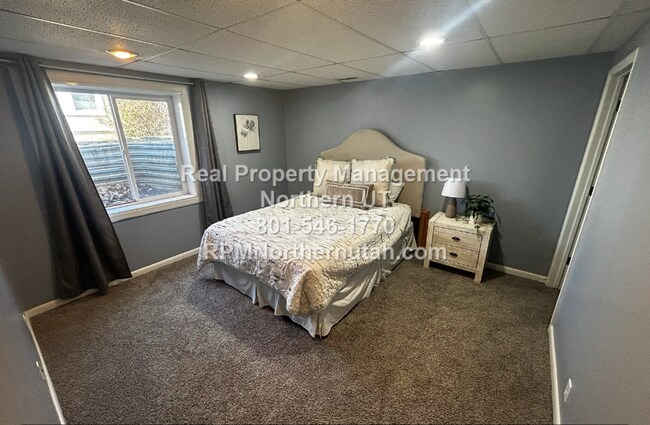 Building Photo - Large 5 bedroom home coming available in Layton