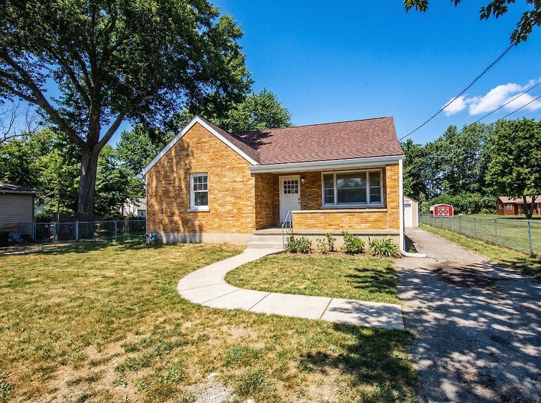 Building Photo - 8253 Brownsway Ln