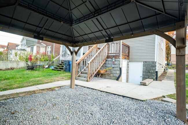 Building Photo - SCORE 1ST MONTH'S RENT FREE IF SIGNED BY FEB 6! Gorgeous 2 bedroom with BONUS ROOM in Scott Towns...