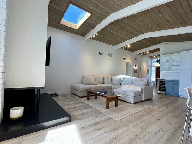 Building Photo - 2503 Aster St