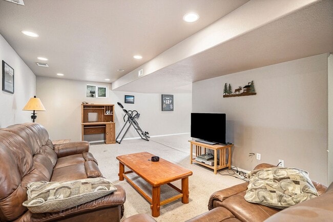 Building Photo - 12773 N Tenderfoot Trail
