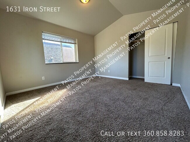 Building Photo - 1631 Iron St