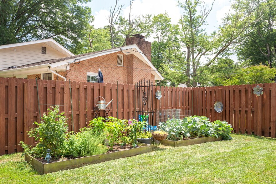 Building Photo - 6124 Auburndale Dr