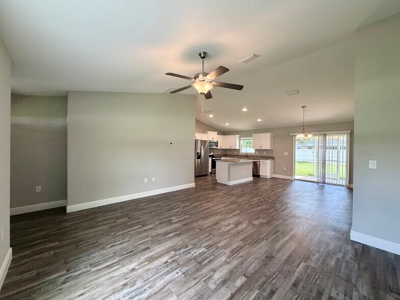 Building Photo - 9 Larch Dr