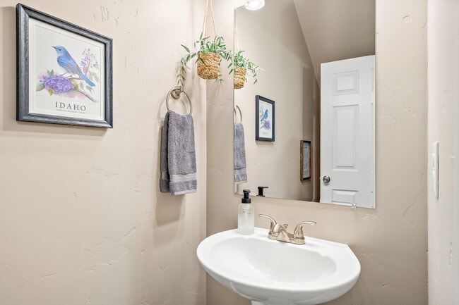 Building Photo - 2900 N Villere Ln