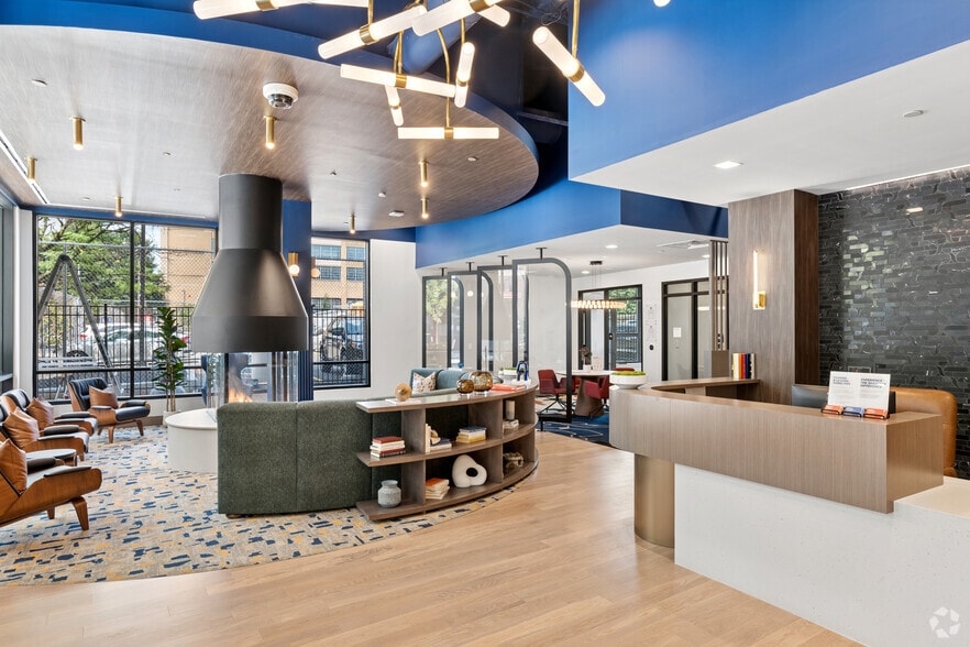 Lobby Photo - Via Callowhill