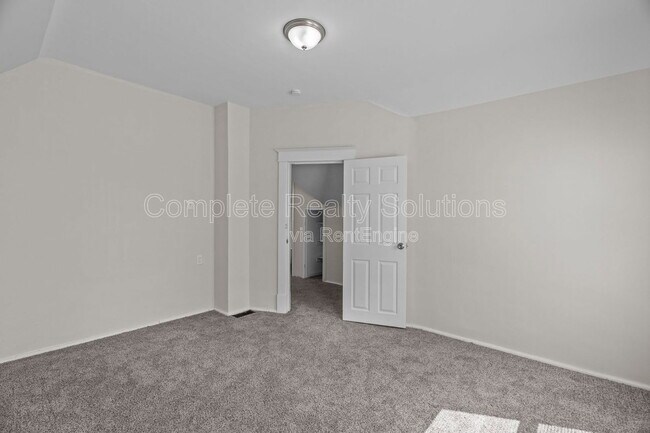 Building Photo - 6811 Etzel Ave