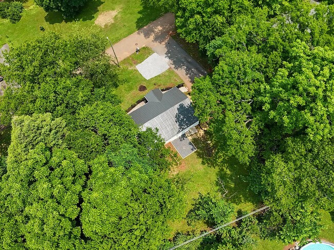 Building Photo - 502 Hayworth Dr