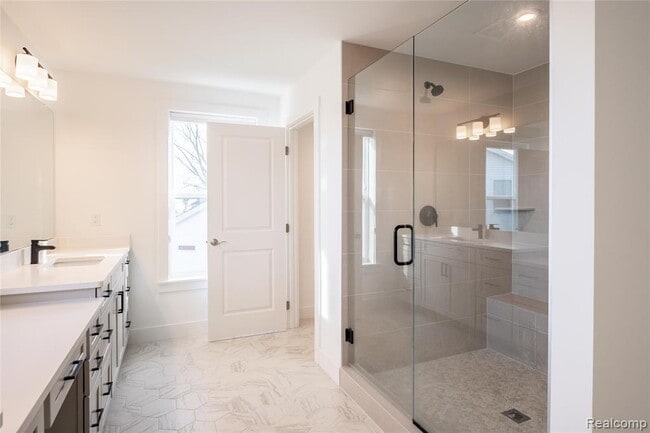 Building Photo - 5556 Hobart Ct