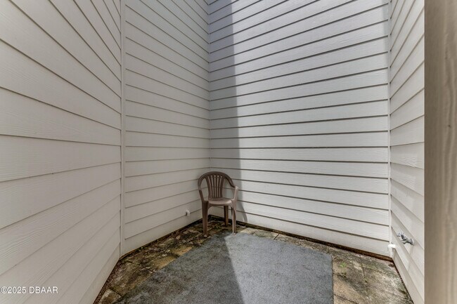 Building Photo - 121 Bob White Ct