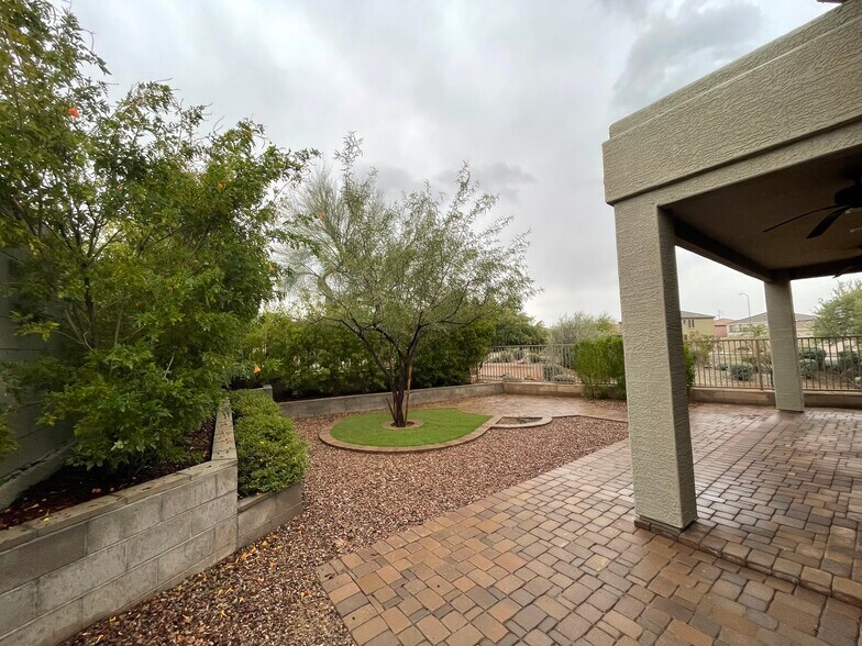 Building Photo - 2916 W Windsong Dr