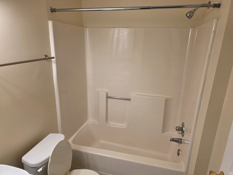 Building Photo - 131 Freedom Ct
