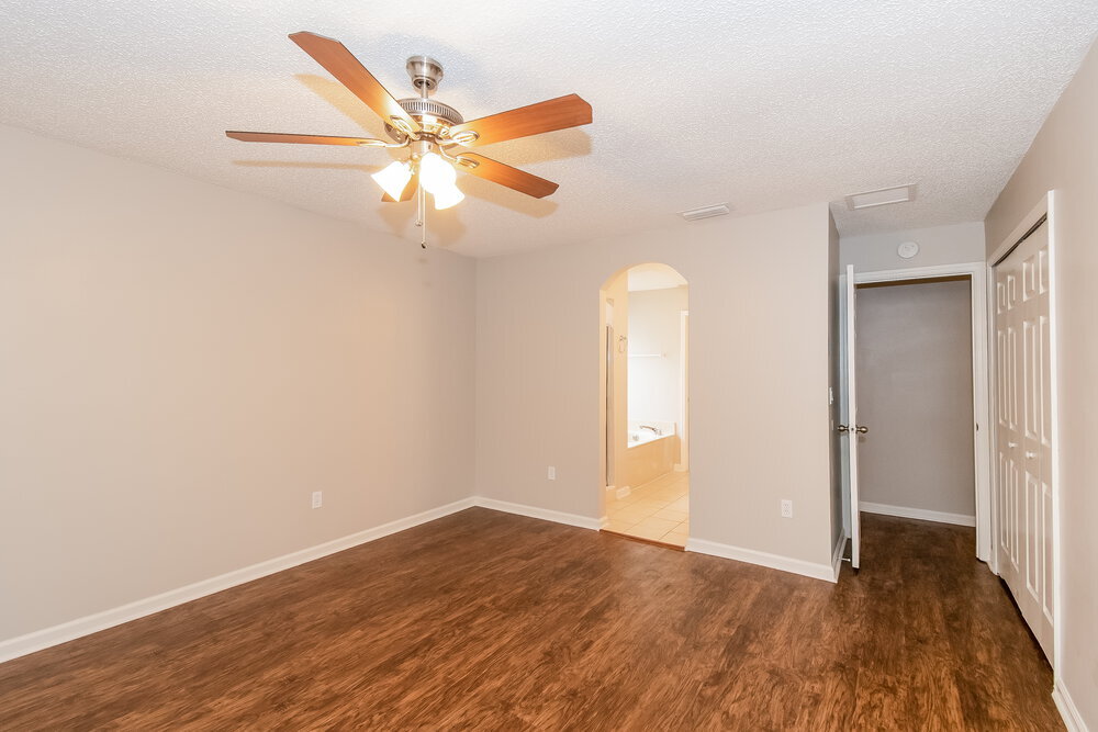 Building Photo - 1864 Creekview Dr