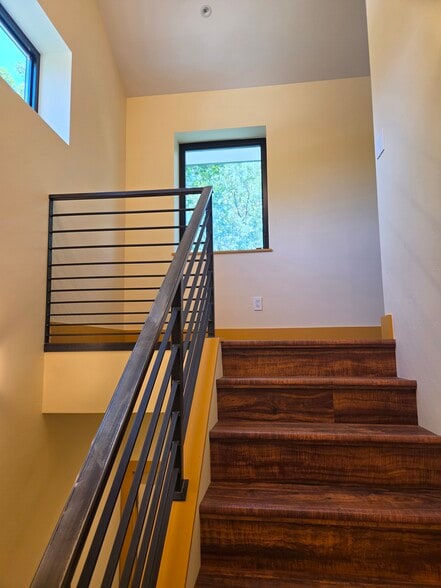 Building Photo - 357 1/2 N Lena St