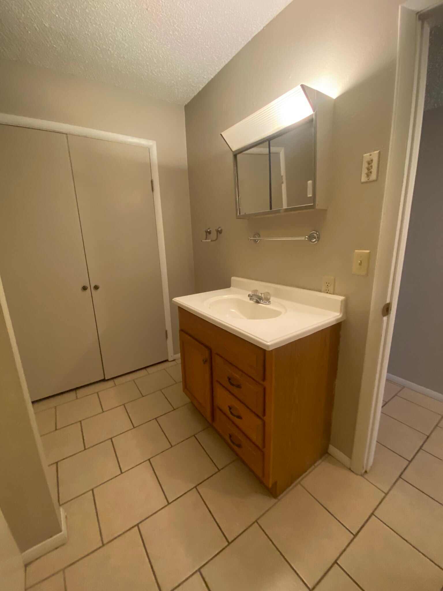 Building Photo - 830 Hardy Springs Cir