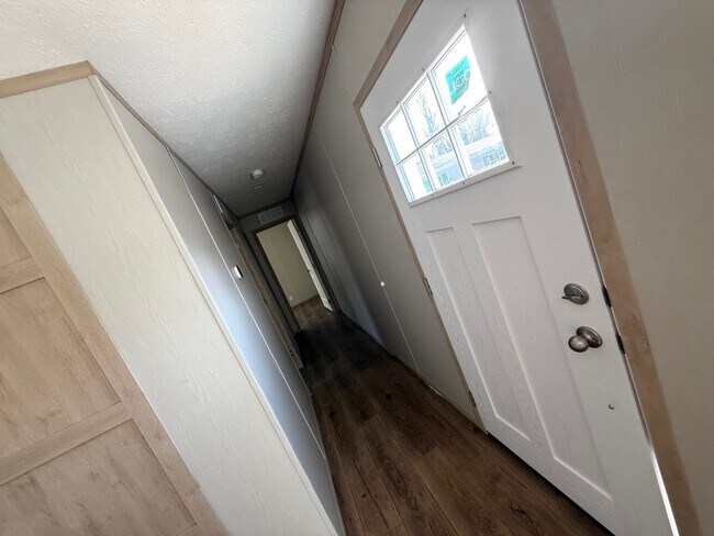 Building Photo - 9 Glade view -